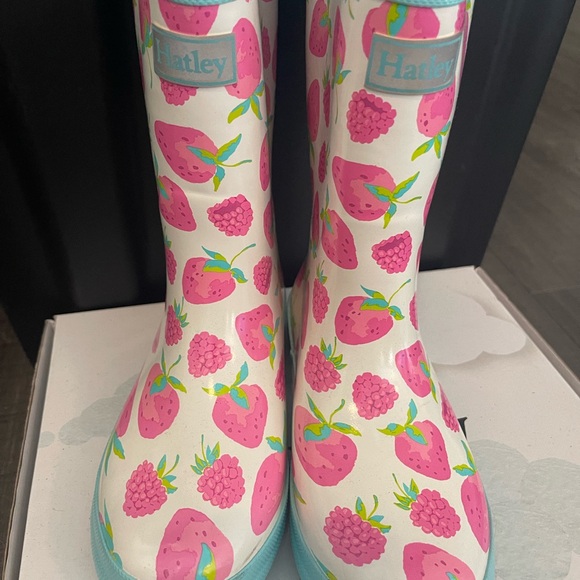 Girls Hatley Strawberry Rain Boots size 2 big kids - Picture 4 of 5